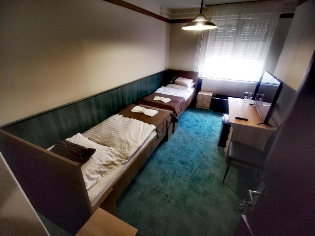 Komplex -Rendezvenytermek-Panzio-Apartman-Irodak- Mateszalka Exterior foto