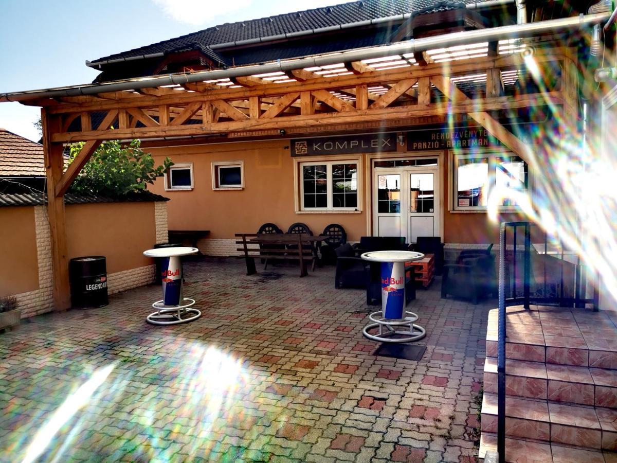 Komplex -Rendezvenytermek-Panzio-Apartman-Irodak- Mateszalka Exterior foto