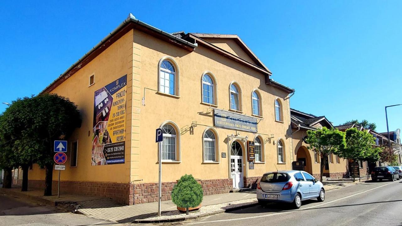 Komplex -Rendezvenytermek-Panzio-Apartman-Irodak- Mateszalka Exterior foto