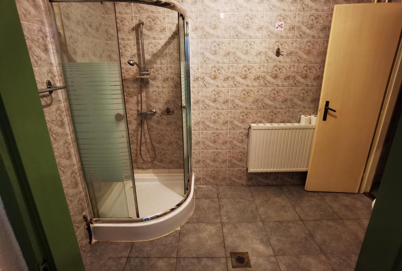 Komplex -Rendezvenytermek-Panzio-Apartman-Irodak- Mateszalka Exterior foto