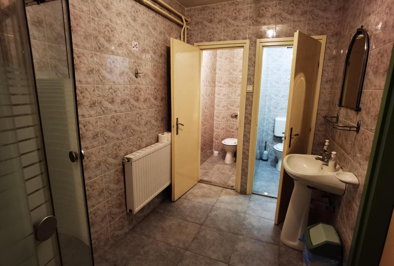 Komplex -Rendezvenytermek-Panzio-Apartman-Irodak- Mateszalka Exterior foto